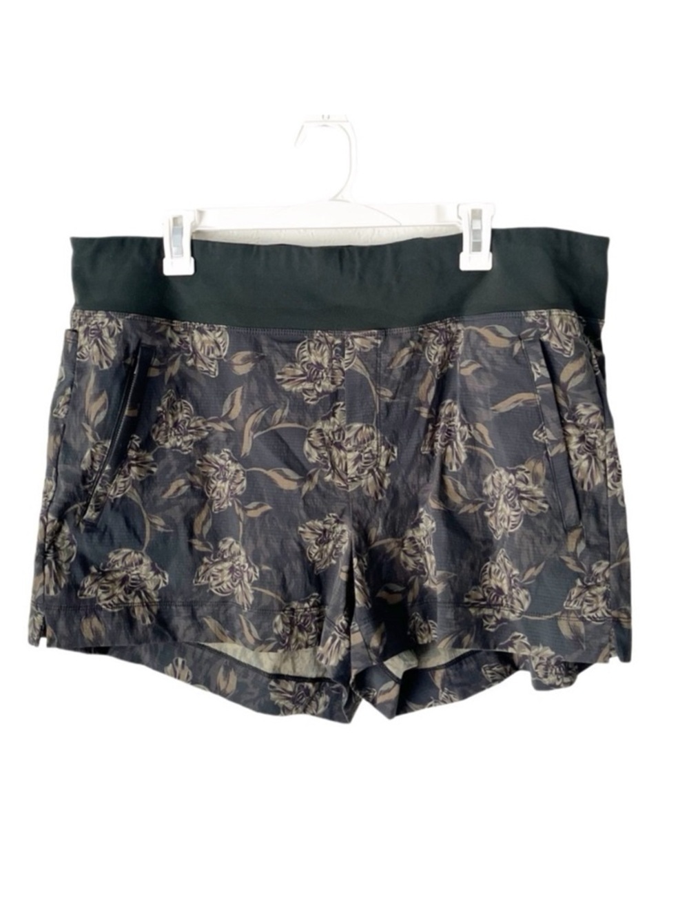 Athleta Shorts Women's 18 Trekkie North Terra Firma Floral Dark Romatic Active